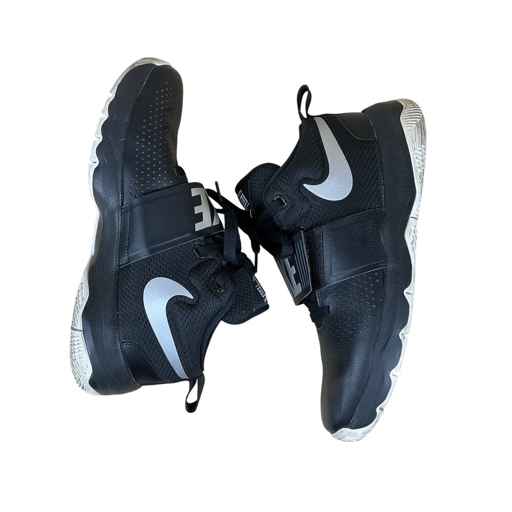 Nike Team Hustle D 8 GS Basketball Shoes 7Y Black White Silver Strap 881941-001